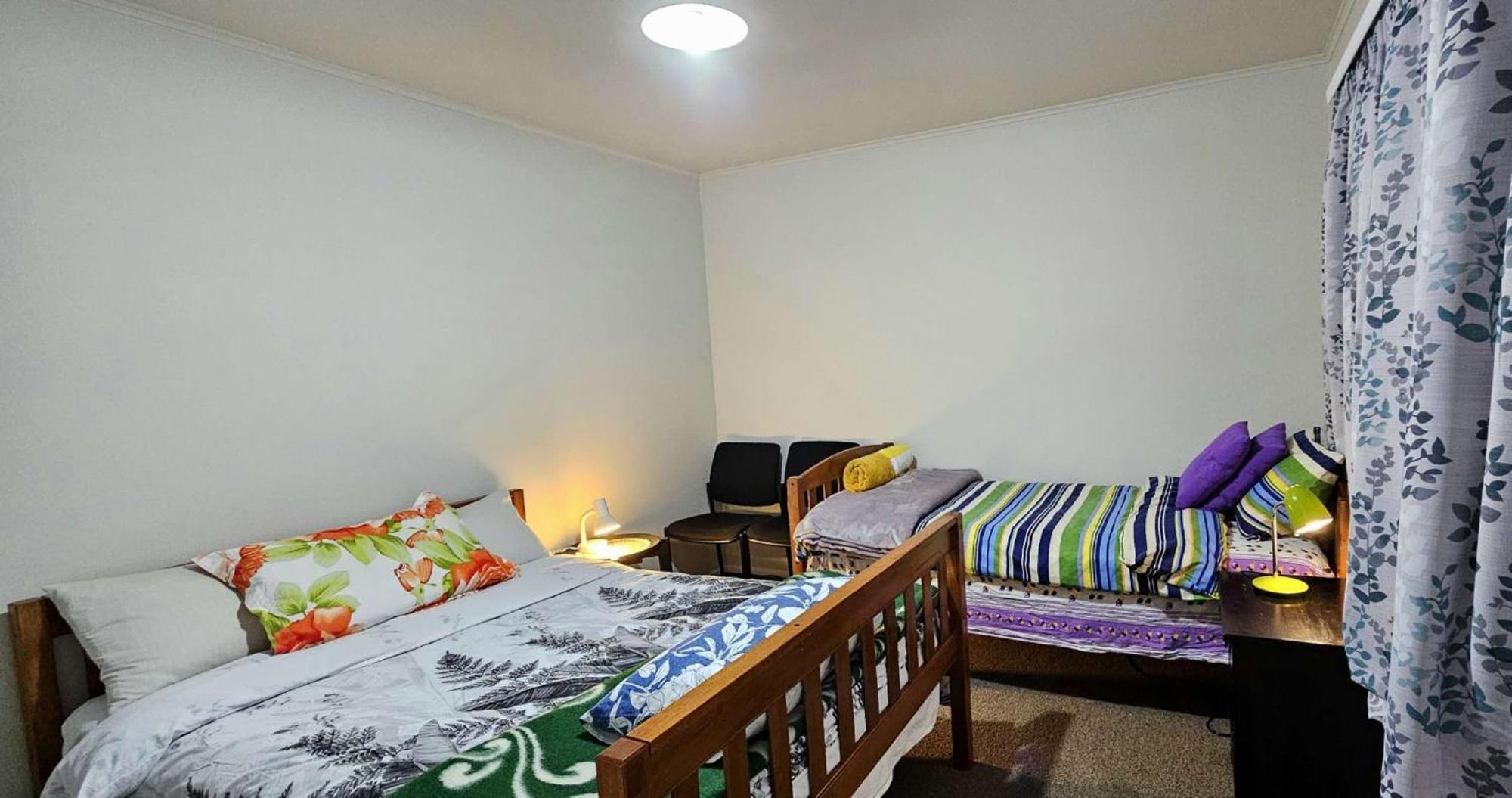 Bridge & Birds Bed & Breakfast Уелингтън Екстериор снимка