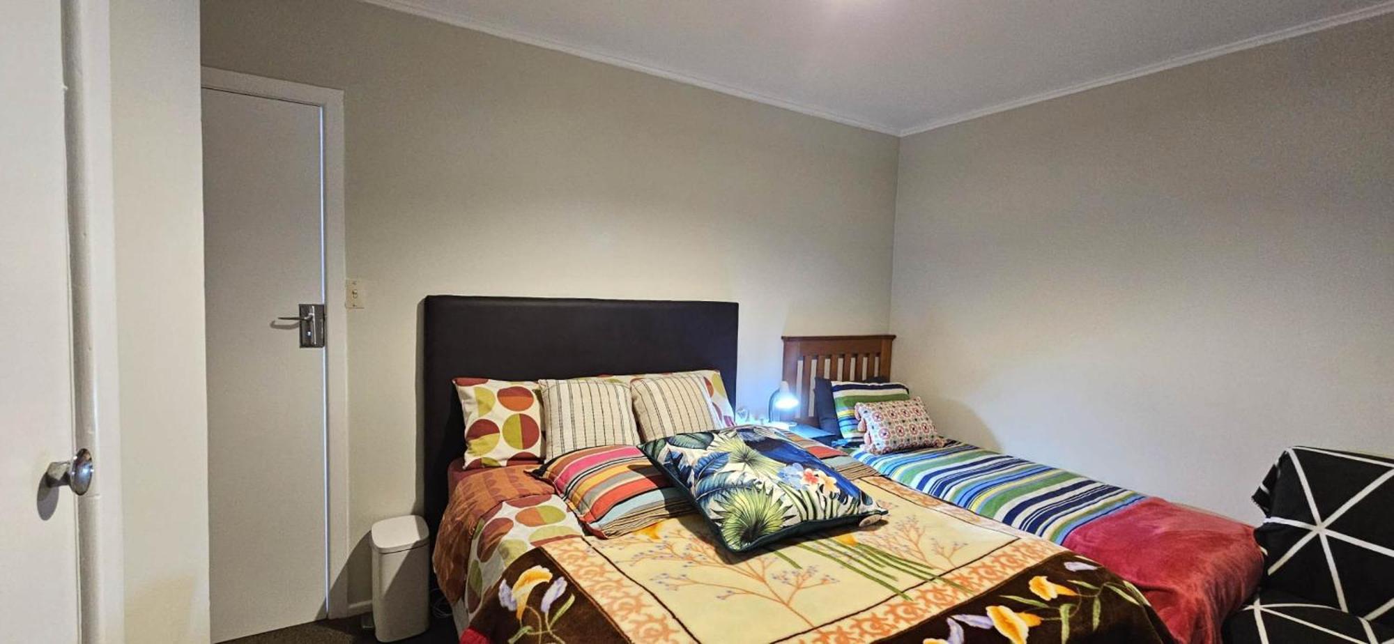 Bridge & Birds Bed & Breakfast Уелингтън Екстериор снимка